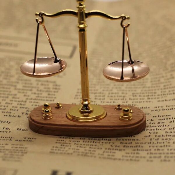 Mini Vintage Balance Scales Ornament Miniature Accessories Metal Antique Justice Scale Model Exquisite Home Decoration Kids 2