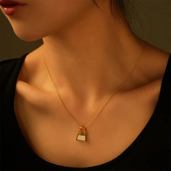 Real 18k Gold Au750 Necklace White Shell Fritillaria Bag Shaped Elegant For Woman Classic Cute Romantic 3