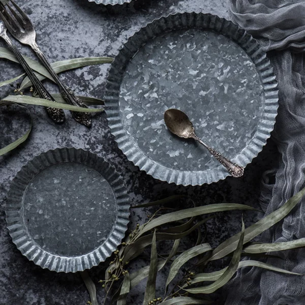 Retro iron bread trays lace vintage round handcrafted cake snack plate photography props metal storage decor 2